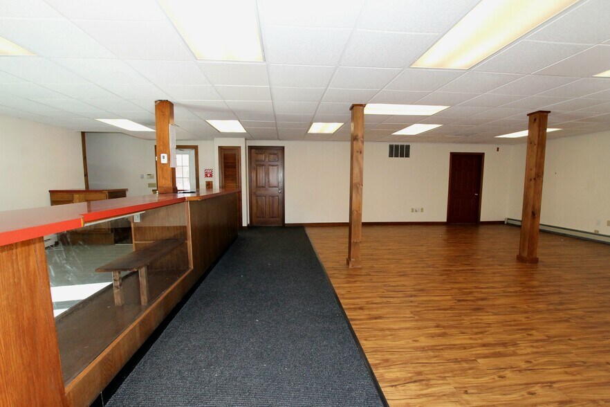 More Photos Of 9 Old Westminster Rd, Hubbardston Warehouse For Lease