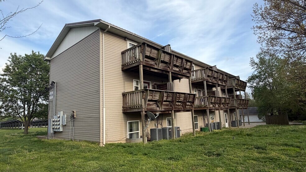 More Photos Of 600 S Washington St, Carbondale Apartments For Sale