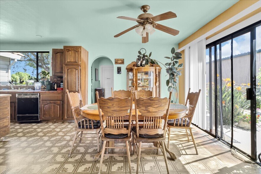 More Photos Of 1013 Front St, Soledad Hotel For Sale