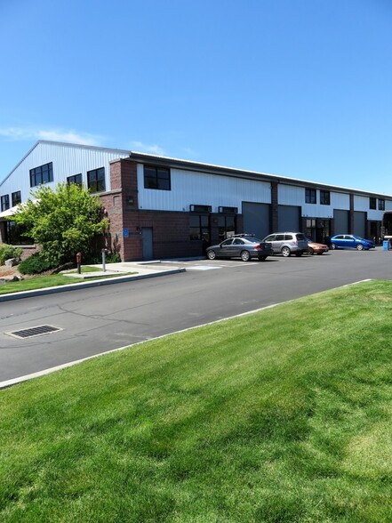 Primary Photo Of 2121 SW Deerhound Ave, Redmond Manufacturing For Lease