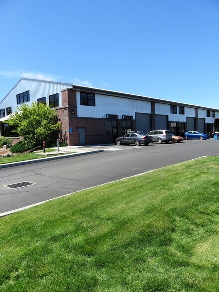 More Photos Of 2121 SW Deerhound Ave, Redmond Manufacturing For Lease