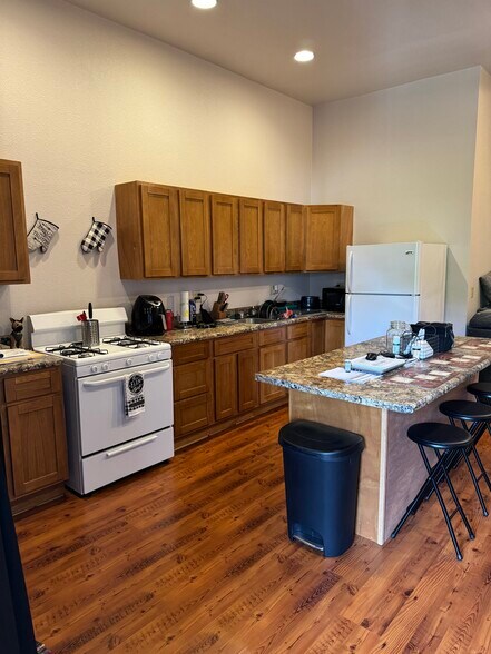 More Photos Of 134 E Market St, Colchester Restaurant For Sale