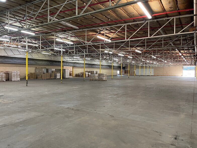More Photos Of 2613-2625 Lee Ave, Sanford Manufacturing For Lease