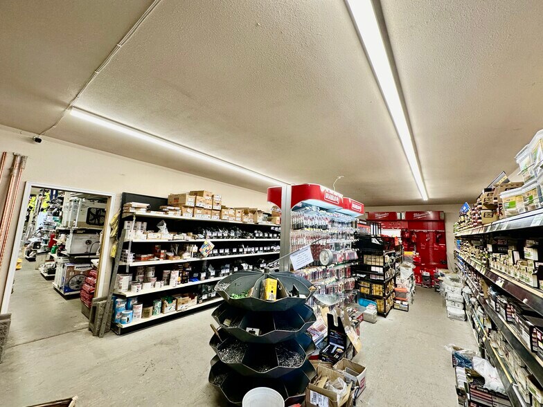 More Photos Of 54200 Pine Crest Ave, Idyllwild-Pine Cove Storefront Retail Office For Sale