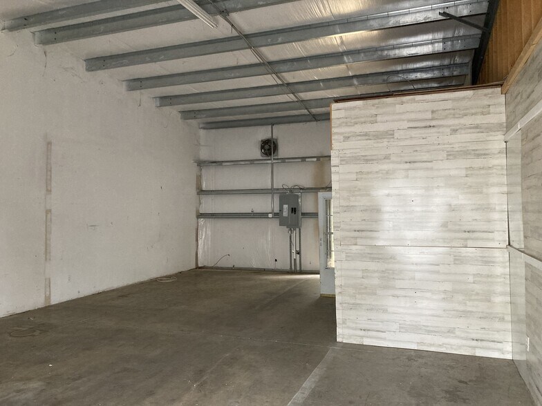 More Photos Of 617 S US 301, Sumterville Warehouse For Lease