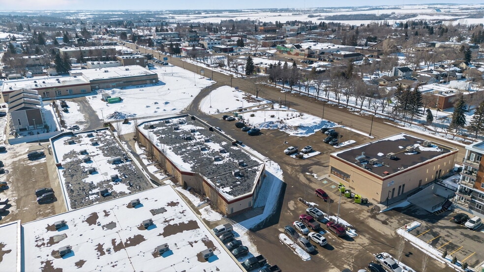 More Photos Of 10451 99 Ave, Fort Saskatchewan Storefront For Sale