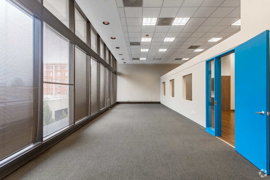 More Photos Of 8001 Lincoln Ave, Skokie Office Residential For Lease