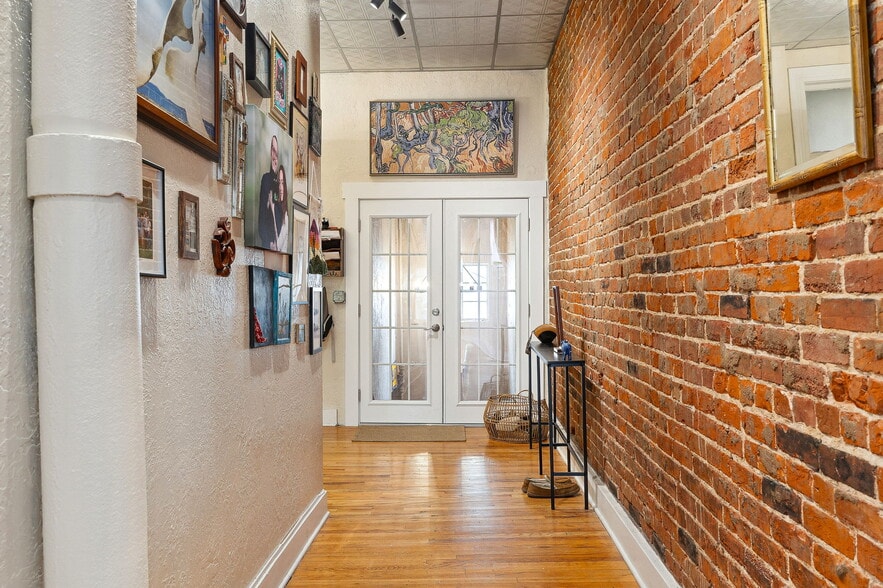 More Photos Of 120 S Rock Island Ave, El Reno Storefront Retail Office For Lease