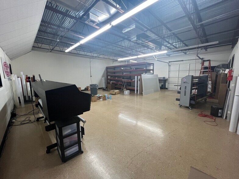 More Photos Of 10646 Gulfdale St, San Antonio Unknown For Lease