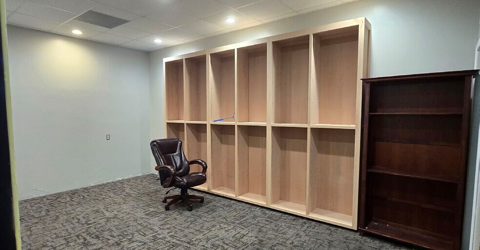 More Photos Of 902 Oak Ln, Rio Linda Office For Sale