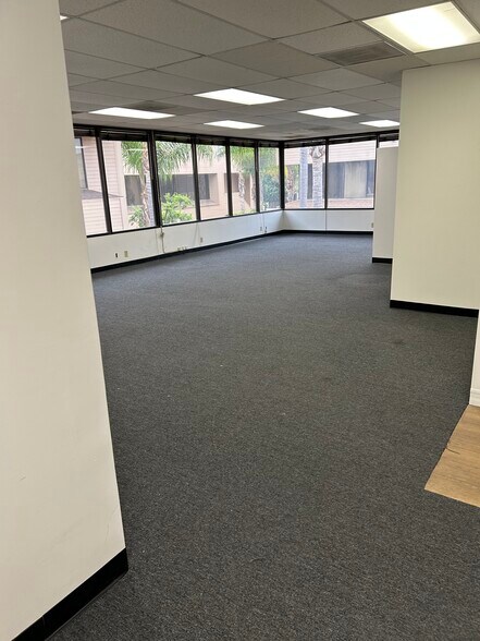 More Photos Of 16892 Bolsa Chica St, Huntington Beach Office For Lease