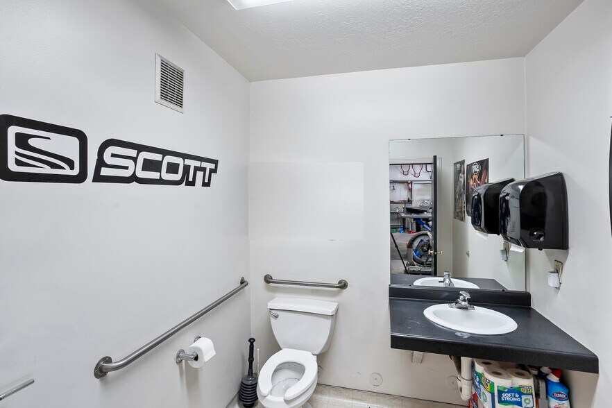 More Photos Of 1728 W 2550 S, Ogden Manufacturing For Lease