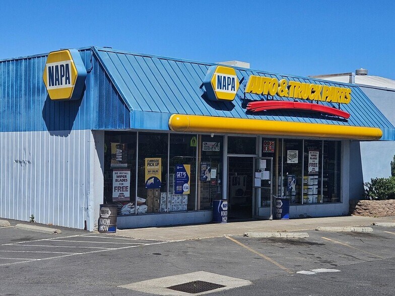 Primary Photo Of 646 SW Palmain Pl, Madras Storefront For Sale