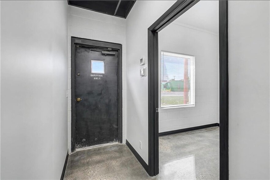 More Photos Of 800 Highland Ave, Springdale Freestanding For Sale