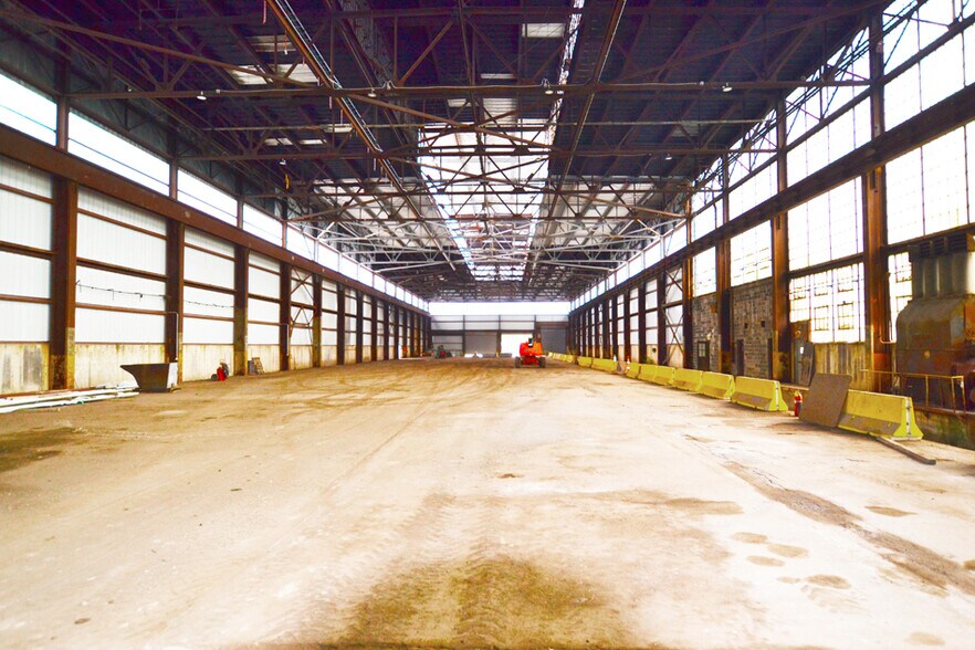 More Photos Of 1001 College St, Madison Manufacturing For Lease