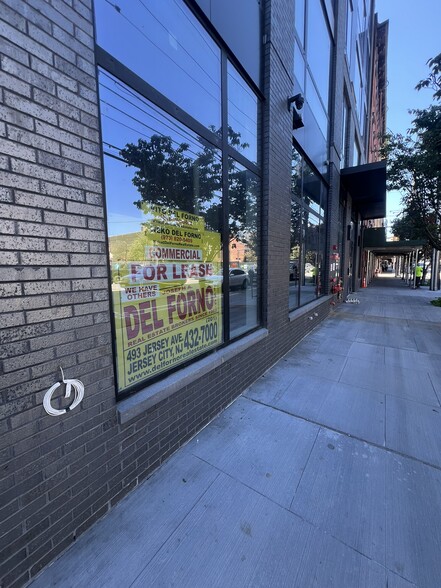 More Photos Of 139 Christopher Columbus Dr, Jersey City Apartments For Lease