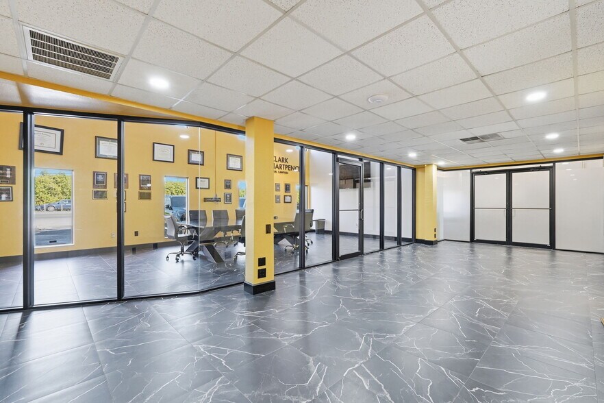 More Photos Of 10812 Gandy Blvd N, Saint Petersburg Medical For Lease