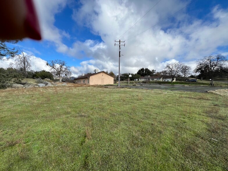 More Photos Of 28549 Auberry Rd, Clovis Flex For Sale