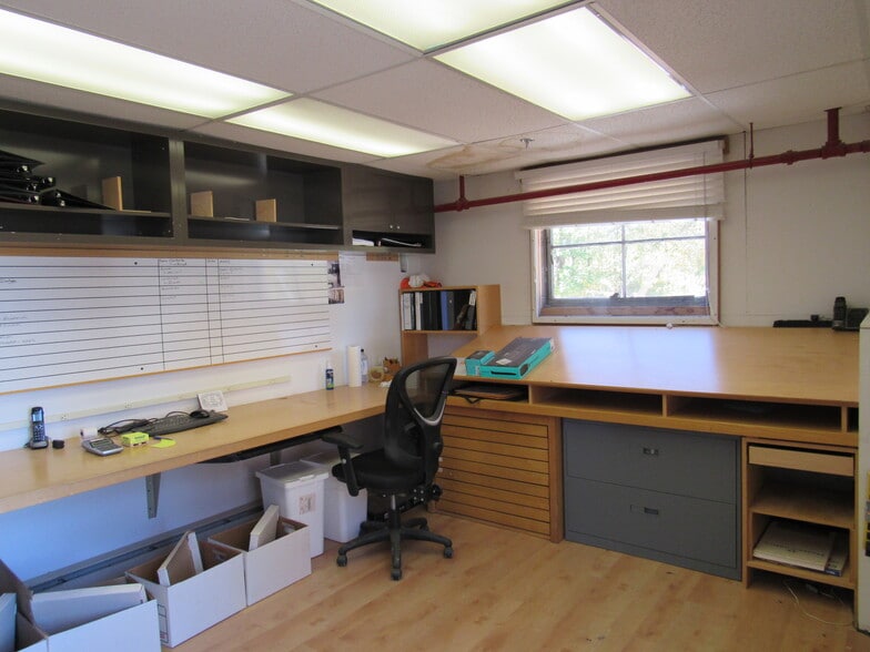 More Photos Of 4 7th St, Frenchtown Distribution For Lease