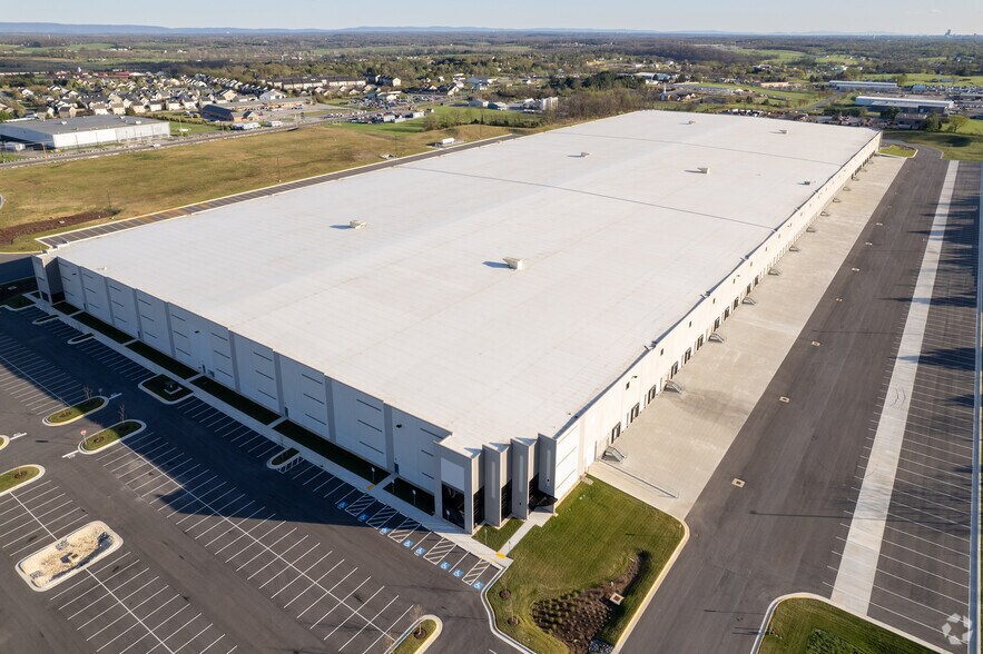 More Photos Of 5177 Williamsport Pike, Martinsburg Warehouse For Lease