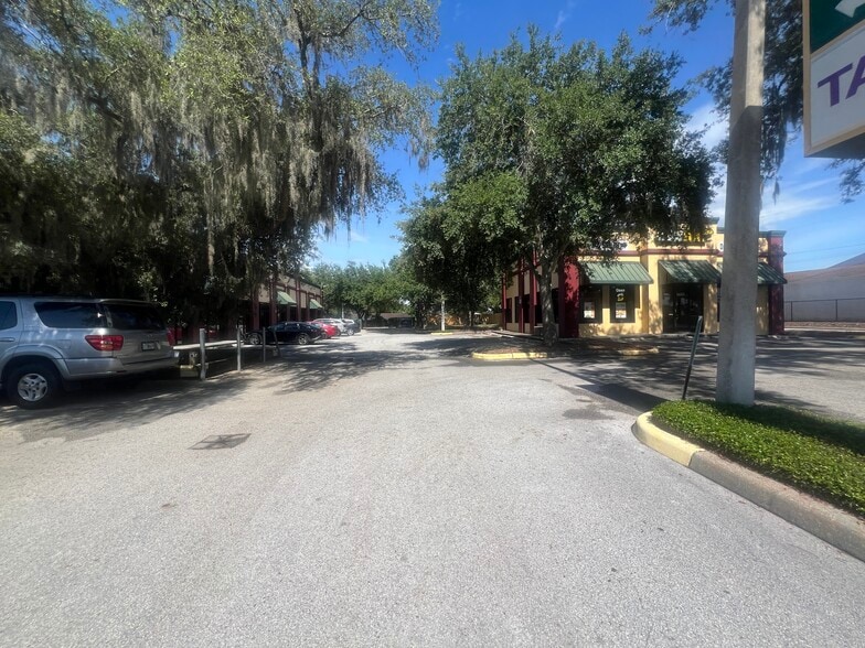 More Photos Of 1315-1321 N Kingsway Ave, Tampa General Retail For Lease