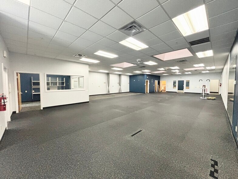 More Photos Of 1251 E McAndrews, Medford Restaurant For Lease