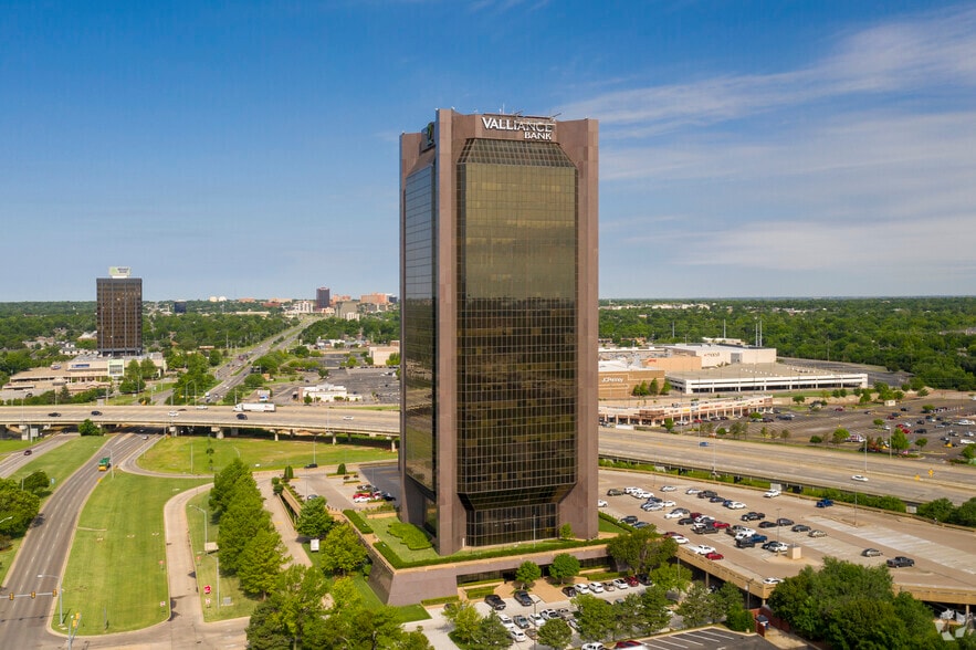 More Photos Of 1601 NW Expressway, Oklahoma City Office For Lease