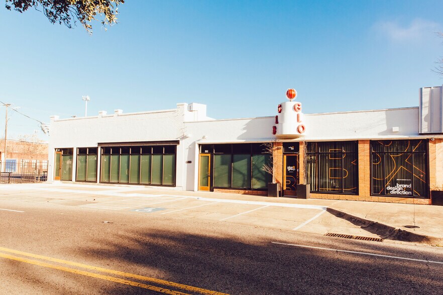 More Photos Of 3710-3712 Commerce St, Dallas Storefront Retail Office For Lease