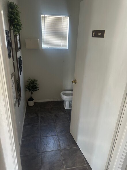 More Photos Of 1519 W Main St, Ardmore Religious Facility For Sale