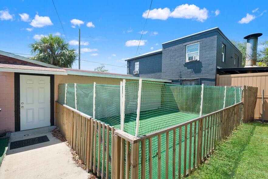 More Photos Of 6603 N Florida Ave, Tampa Veterinarian Kennel For Lease