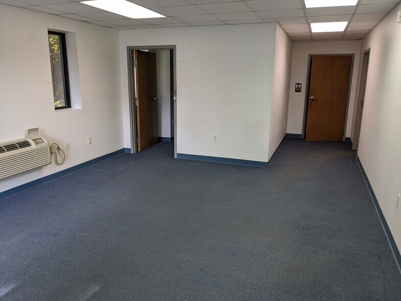 More Photos Of 7500 Sears Blvd, Pensacola Warehouse For Sale