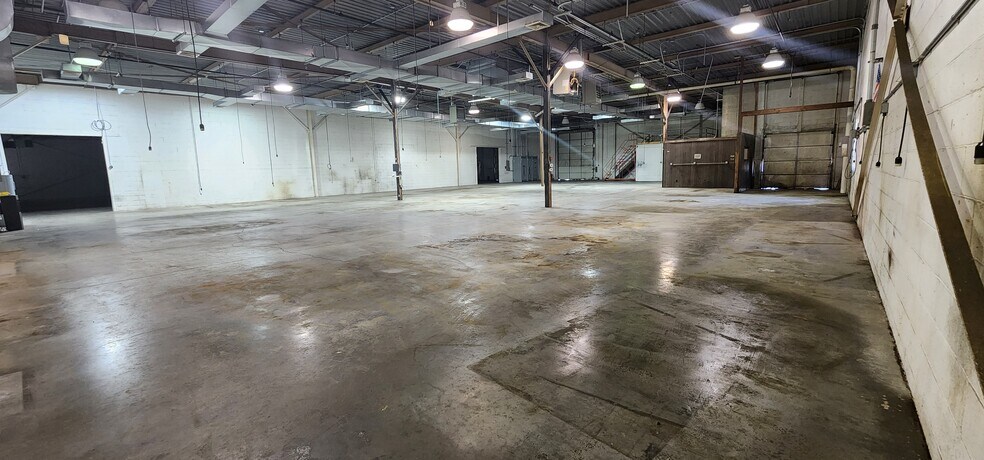 More Photos Of 70 Air Park Dr, Ronkonkoma Manufacturing For Lease