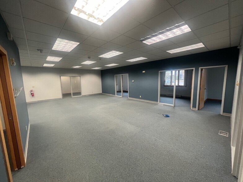 More Photos Of 5525 Green Bay Rd, Kenosha Office For Lease
