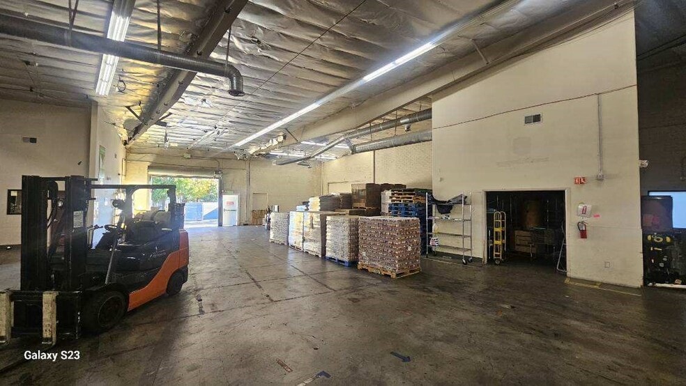 More Photos Of 11800 W Olympic Blvd, Los Angeles Flex For Sale