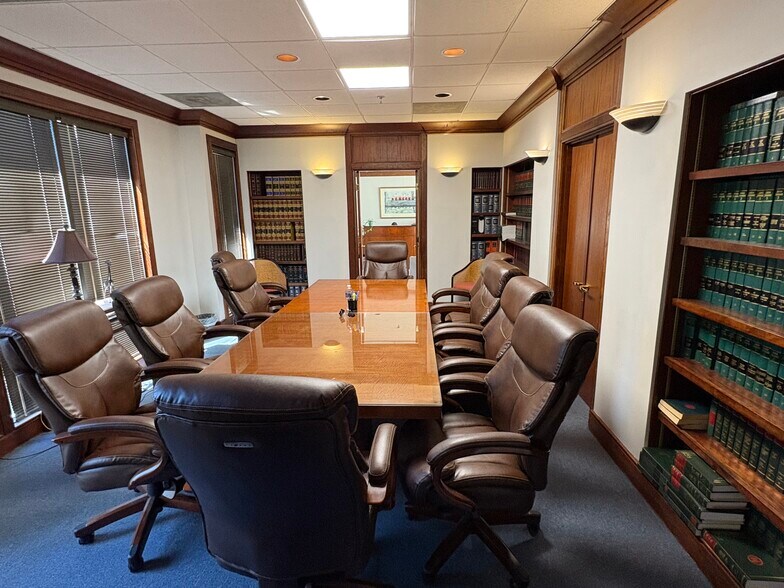 More Photos Of 52 New Orleans Rd, Hilton Head Island Office For Sale