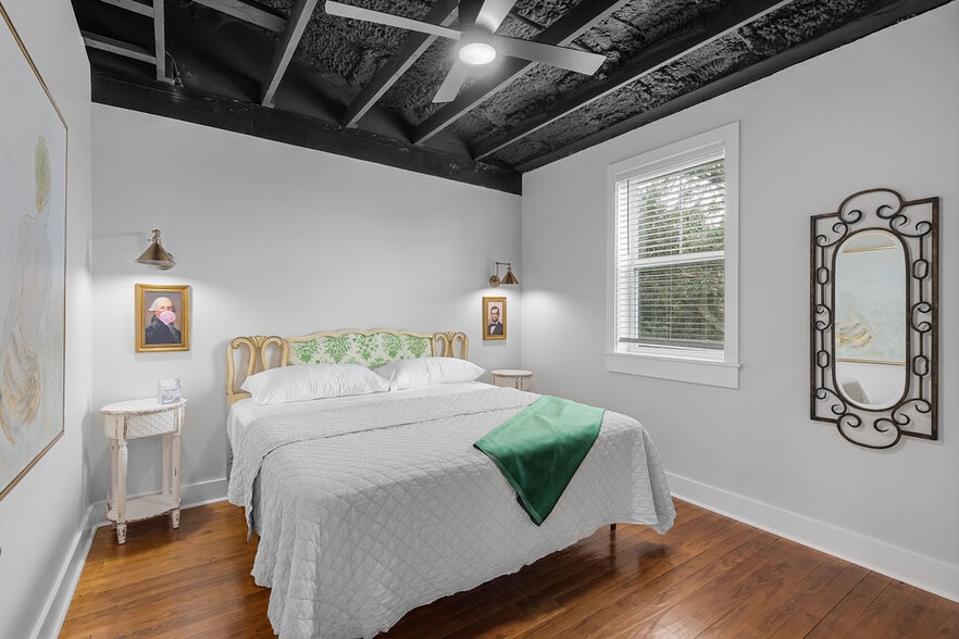 More Photos Of 156 Camellia St, Biloxi General Retail For Sale