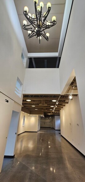 More Photos Of 650 E Fairview Ave, Meridian Storefront Retail Office For Sale