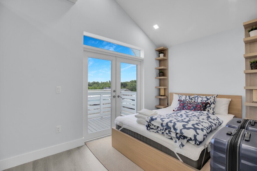 More Photos Of 82705 Overseas Hwy, Islamorada General Retail For Sale