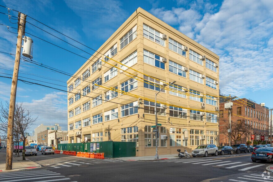 More Photos Of 231 Norman Ave, Brooklyn Apartments For Lease