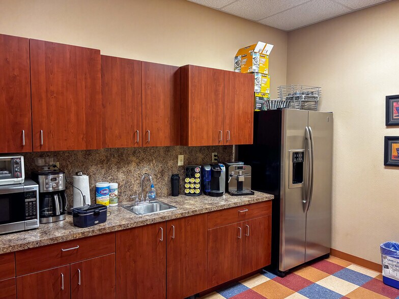 More Photos Of 45130 Golf Center Pky, Indio Warehouse For Sale