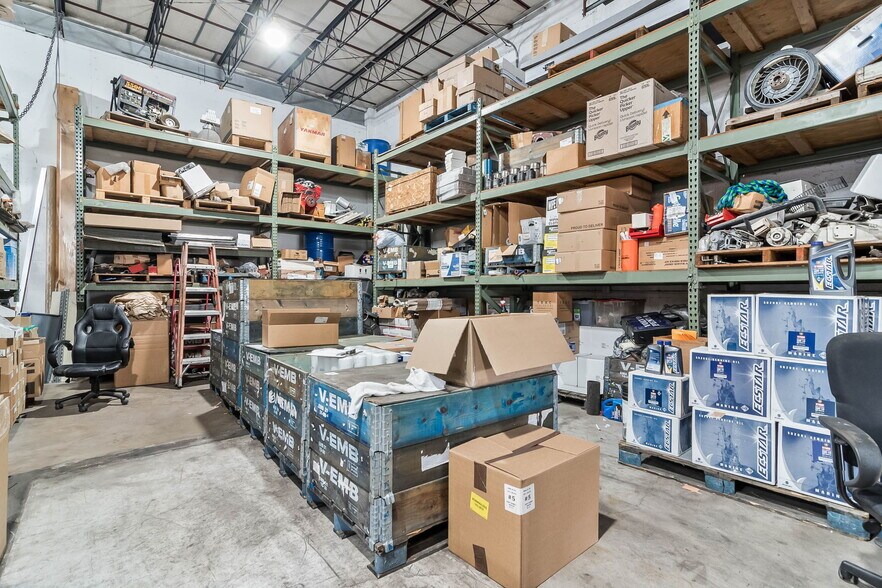More Photos Of 3200 NW South River Dr, Miami Manufacturing For Lease