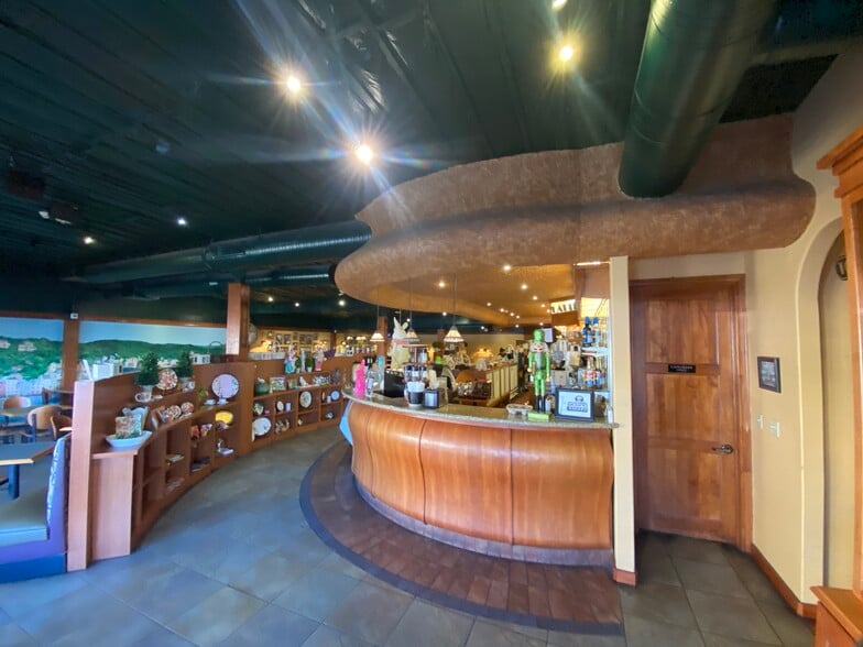 More Photos Of 3504 Highway 365, Nederland General Retail For Lease