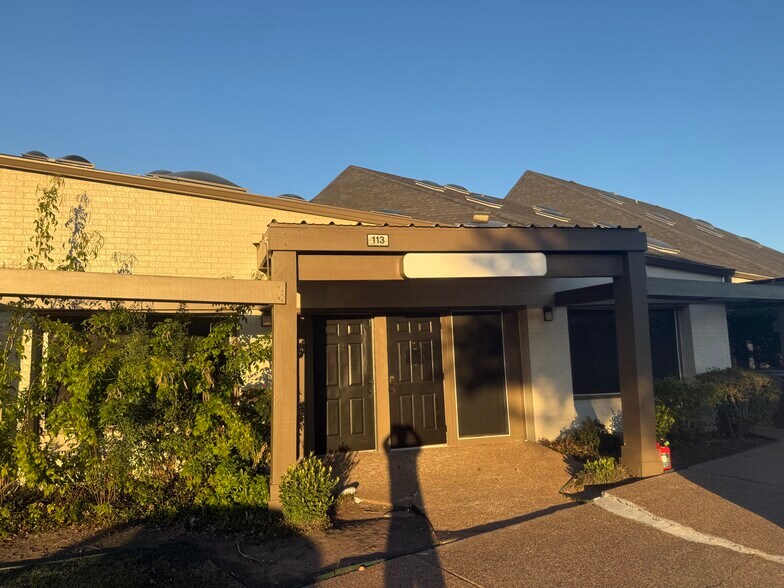 More Photos Of 17300 Saturn Ln, Houston Medical For Lease