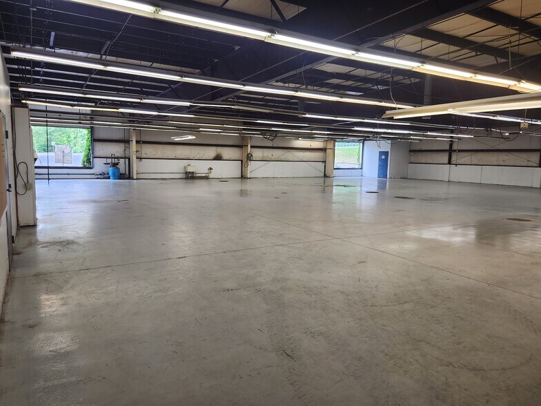 More Photos Of 1425 Gold Star Hwy, Groton Manufacturing For Lease