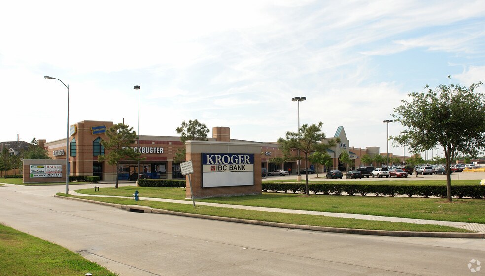 More Photos Of 11543-11581 S Hwy 6, Sugar Land Storefront For Lease
