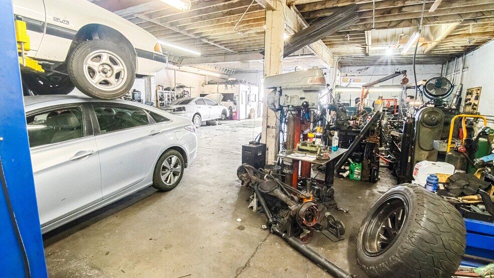 More Photos Of 200 Alameda E St, Compton Manufacturing For Sale