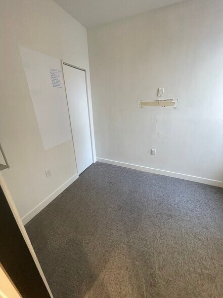 More Photos Of 709 D St SE, Washington Storefront For Lease