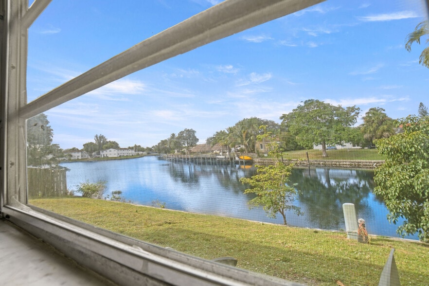 More Photos Of 461 Sunshine Dr, Coconut Creek Apartments For Sale