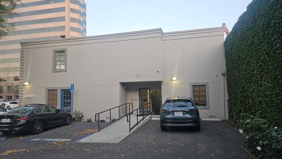 More Photos Of 249-253 N Lake Ave, Pasadena Office For Lease