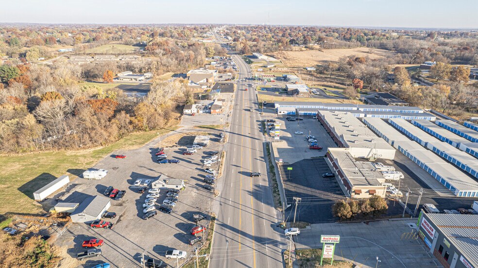 More Photos Of 2901-3011 S Belt Hwy, Saint Joseph Storefront Retail Office For Lease